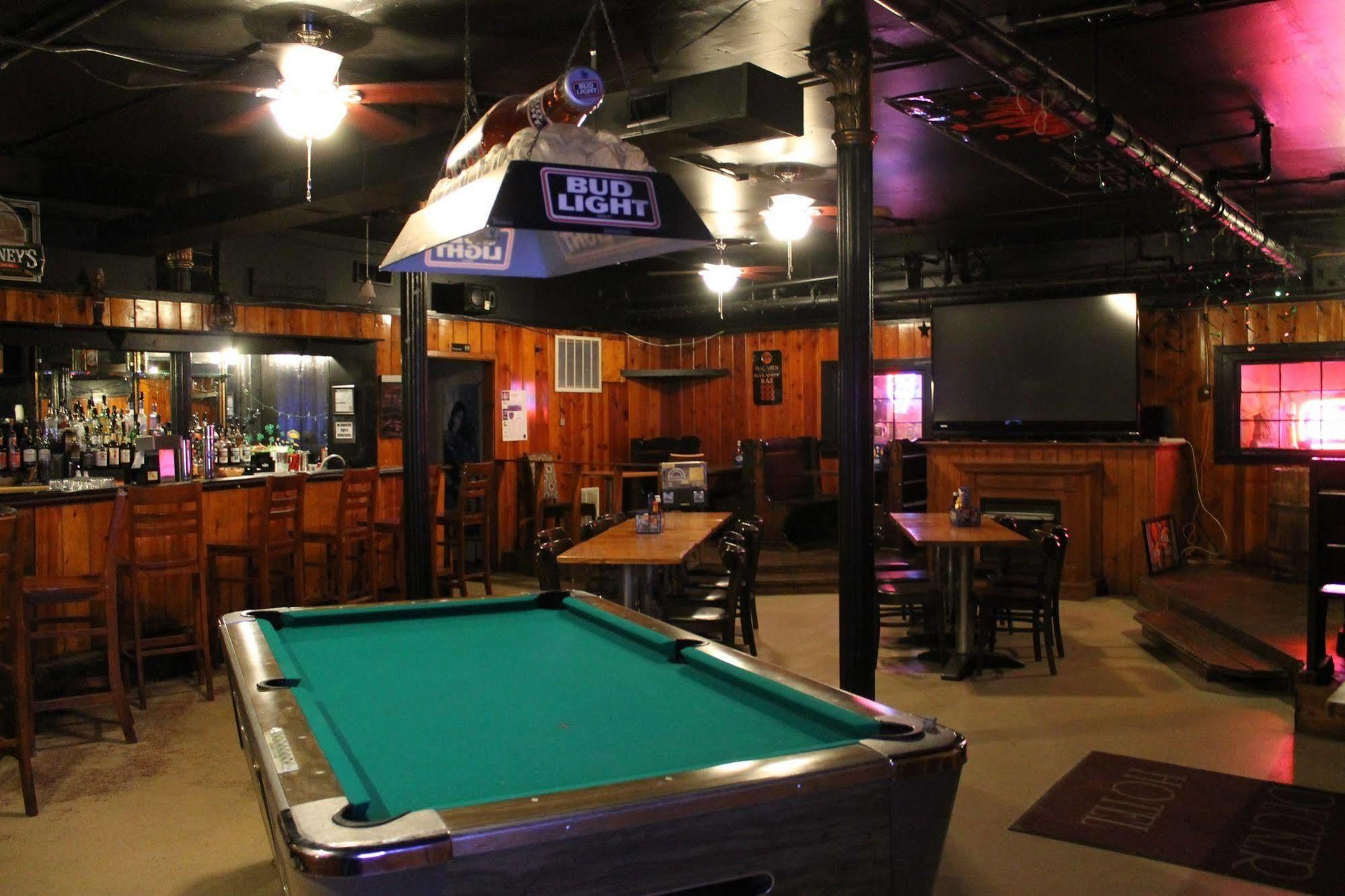 Decker Hotel & Bar Maquoketa Ngoại thất bức ảnh